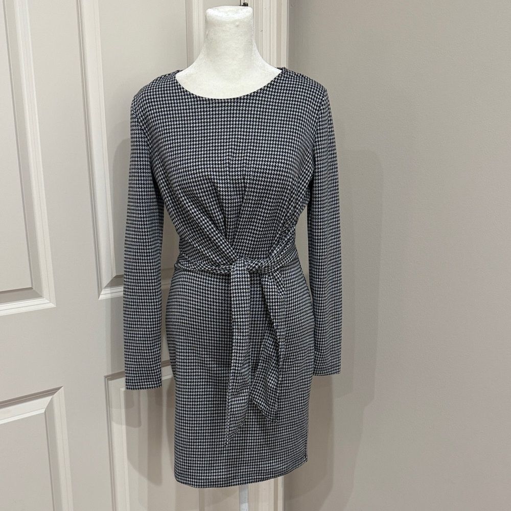 Mango Elegant Black and White Houndstooth Dress Size XS